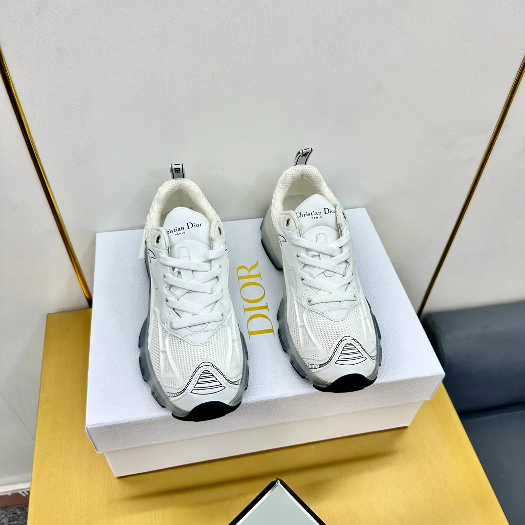 👟👟Ex-factory price 700👟👟 Top version 🌟🌟Dior 2024 spring and summer catwalk new style Vibe iconic fashion modern sports dad shoes CD letter logo Oblique printed pattern lace-up color-blocking thick-soled running shoes Stars' same jelly color casual women's shoes The top high-end version on the market Material: The upper is made of special technology with mesh fabric spliced with metal cowhide + environmentally friendly breathable fabric lining + original molded Tpu combination outsole. Bottom thickness: 4CM Size: 35-40 standard code (34.41 customization is not returnable)